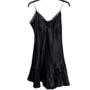 La Vie En Rose Black Negligee/slip with Lace Trim